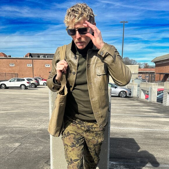 Meet your Posher, Kevin - Picture 1 of 1